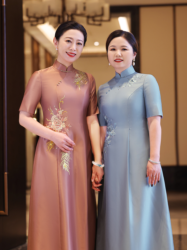 Wedding dress for mother, cheongsam, bright catchy style