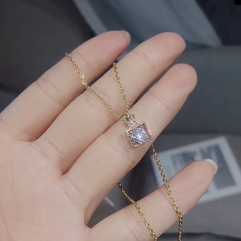Korean version 18k diamond-encrusted perfume bottle holder necklace women's light luxury simple clavicle chain short style does not fade niche design sense