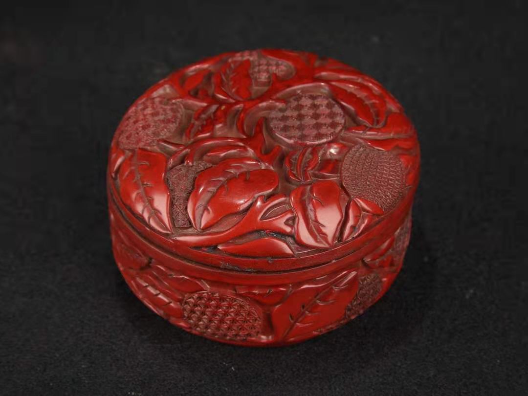 Folk Collection Old and red lacquered ware Dozier Dozione's first decorated case diameter 11 cm