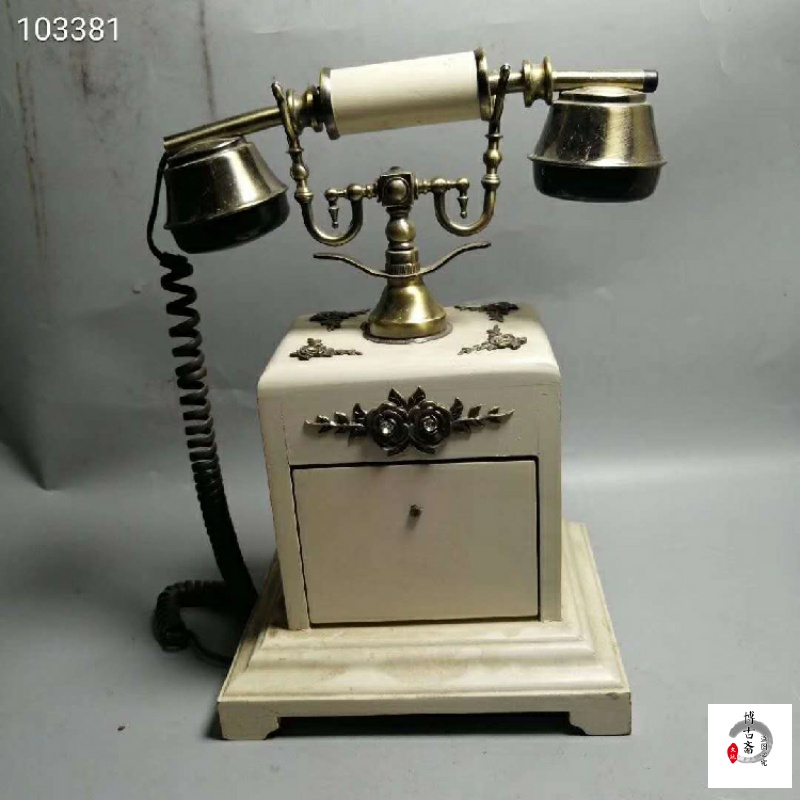 Folk Collection Return Telephone Pendulum of Home Seating Machine American Telephone Fashion Retro Telephone Old Goods Collection