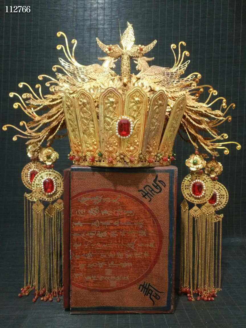 Treasured gold instrumental hollowed-out (wind crown) floral silk studded with ruby one top fine Jedi Pendulum Ornament 104007