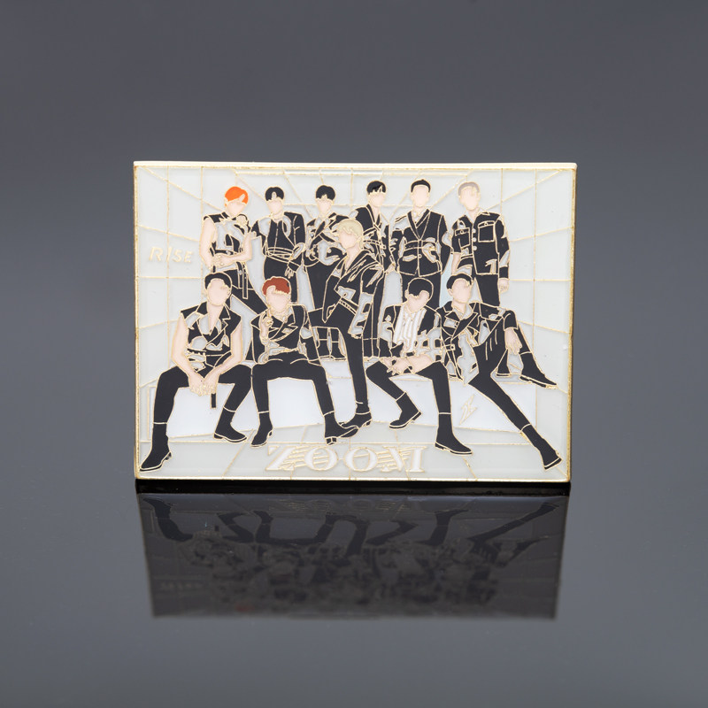 R1SE Perimeter Farewell Limited Album album ZOOM metal badges should aid Ho Lo Lo Zhou Zhen South Tongtong Ornament Pain Bag