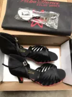 Черное атласное красное дно 8,5 подковообразной каблуки