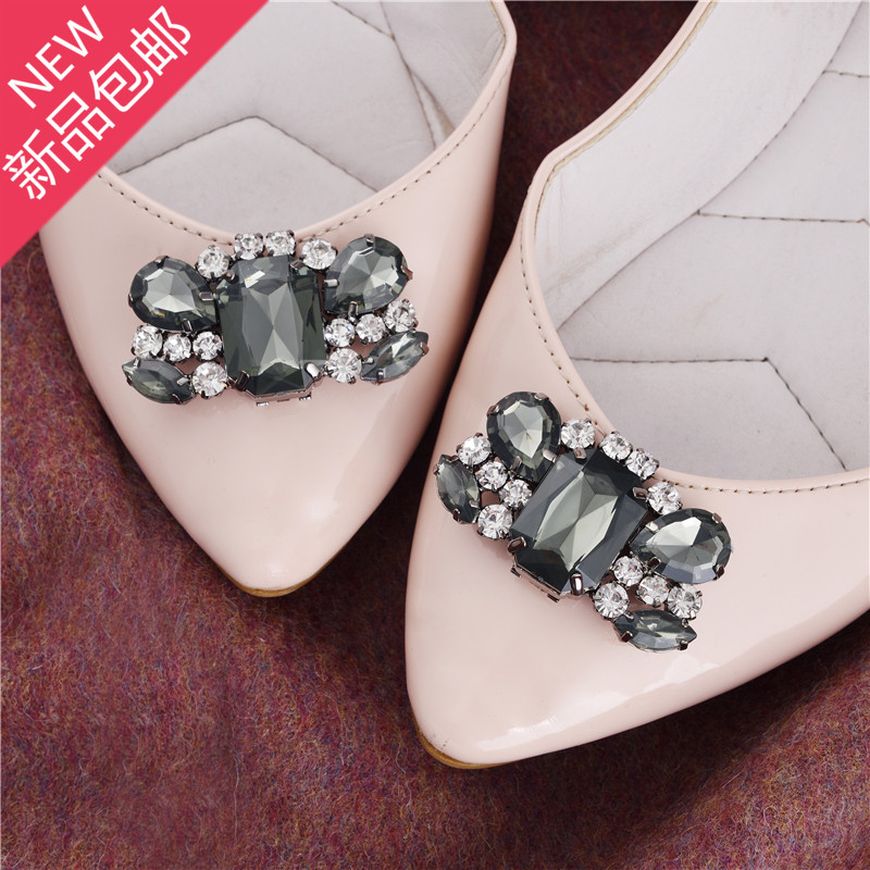 A pair of valent oattail shaped gun gray crystal glass shoes detachable shoes clamps shoes and shoes accessories