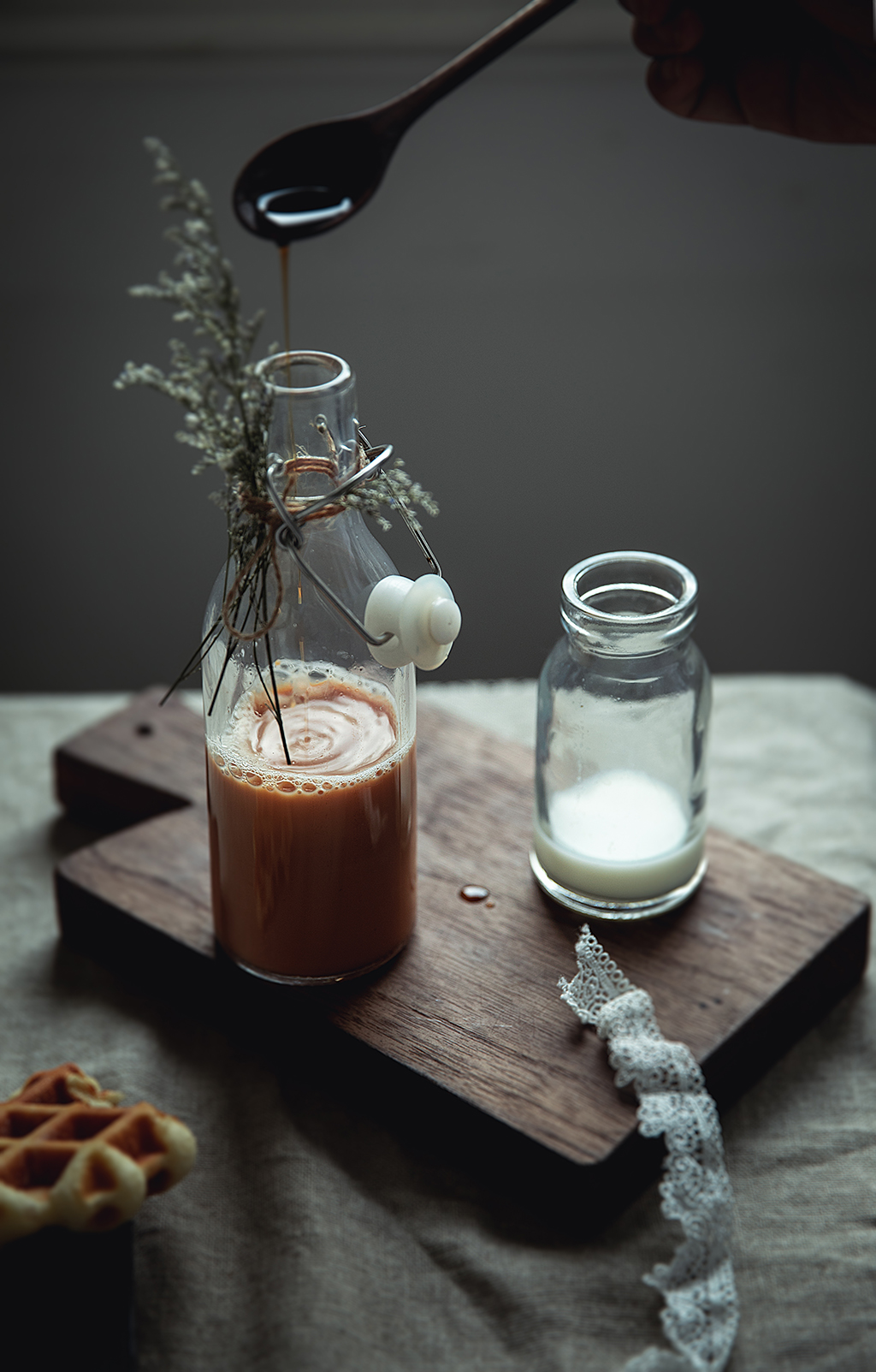 Charcoal-roasted oolong milk tea, charcoal-roasted, and fragrant