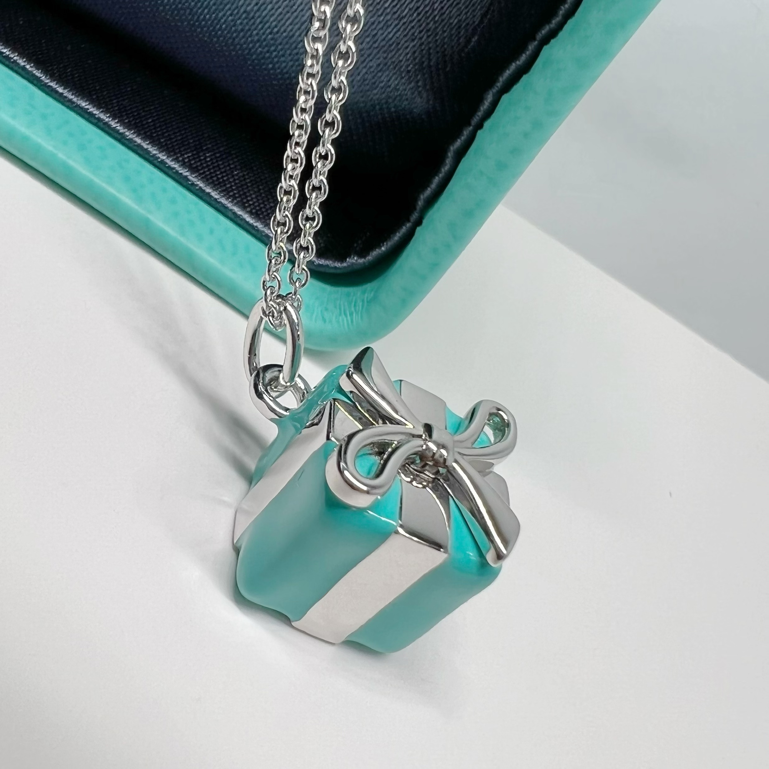 Butterfly Knot Gift Box Necklace Woman Pure Silver Loving Pendant Coarse Chain Blue Enamel Color Bracelet Light Extravagant Crowd Tide-Taobao