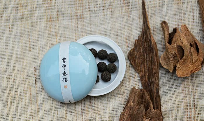 vòng tay trầm hương 108 hạt Xuezhong Chunxin Hương thơm Thuốc phương pháp cổ xưa Tinh chế nước hoa Hương thơm và nước hoa Handmade Hương thơm tinh khiết Tự nhiên Hương thơm Đường mát mẻ Hương thơm - Sản phẩm hương liệu nhang nụ trầm hương