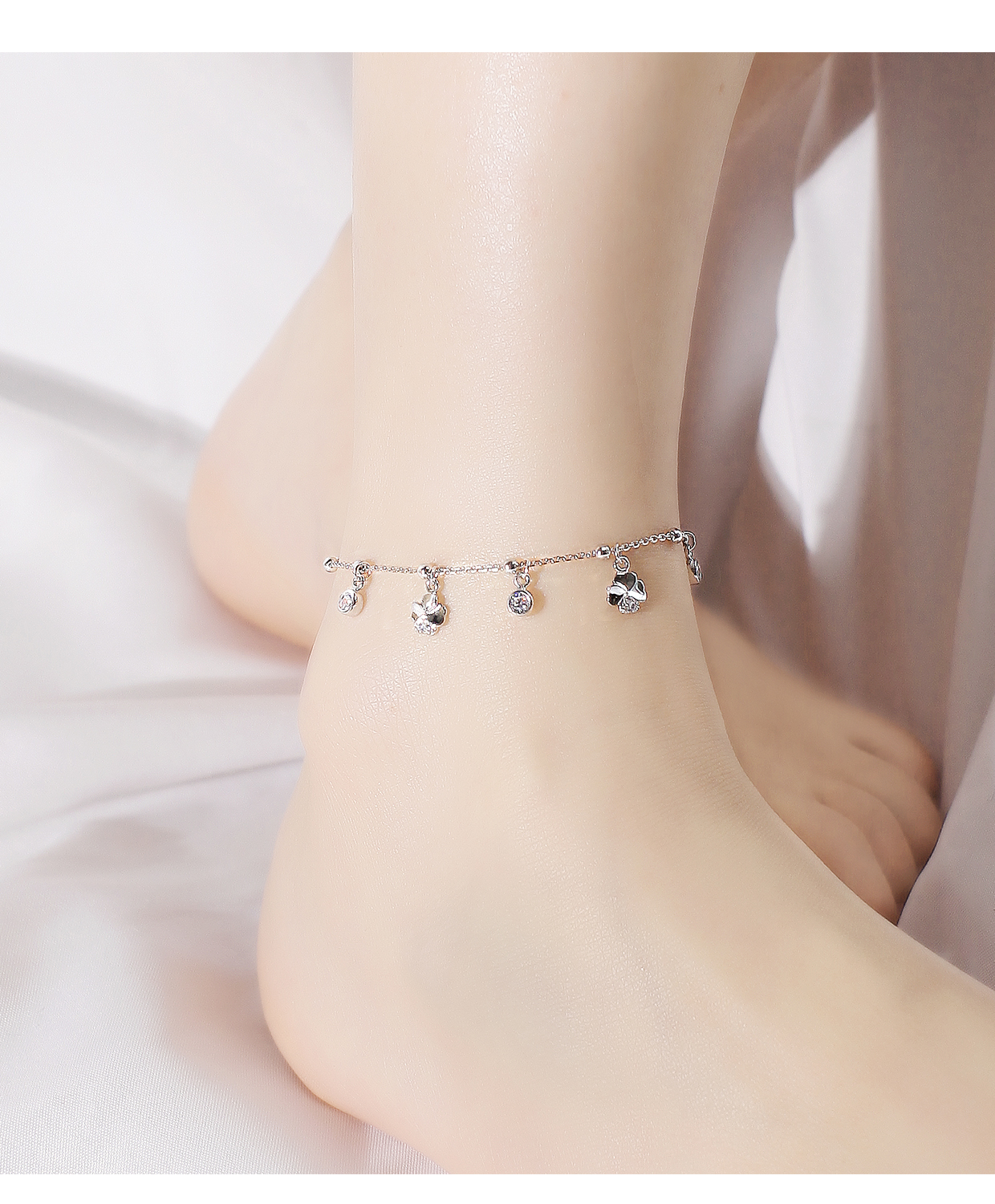 Bạc bốn lá cỏ ba lá nữ phiên bản Hàn Quốc của sinh viên đơn giản Sen Sở bạn gái chân vòng gợi cảm chống người đàn ông nhỏ mắt cá chân chuỗi lắc chân nữ vàng đẹp