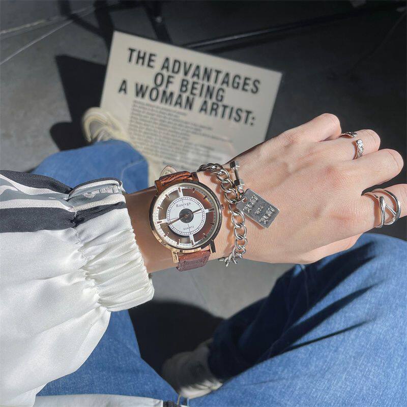 Studenti delle scuole medie e alla moda, belli e alla moda, orologio avanzato da uomo_voghion.com