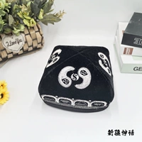 Белый двойной базальный деревянный черный фон