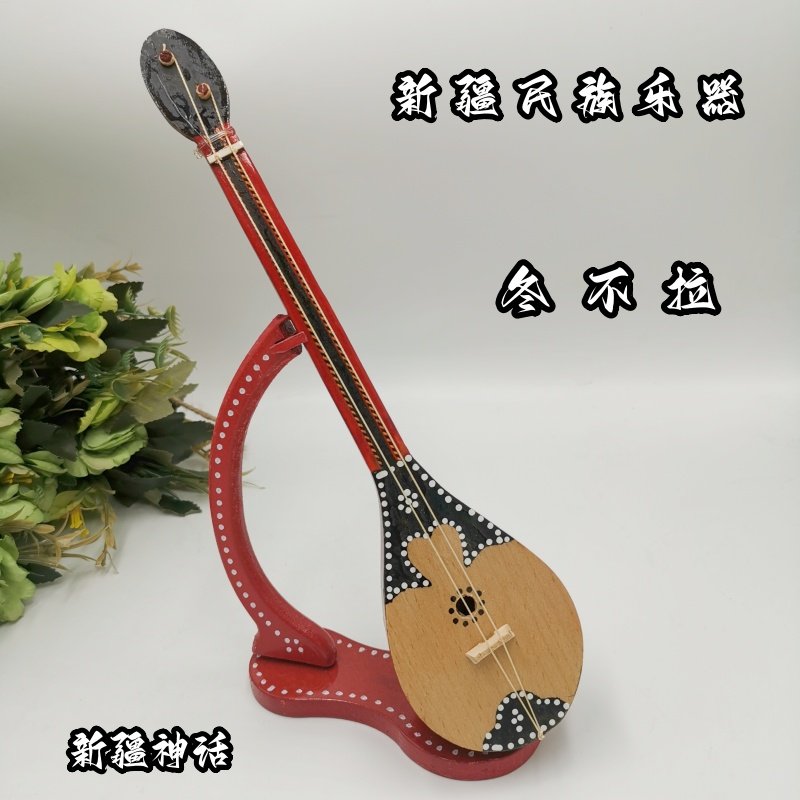 新疆ウイグル自治区で作られた、カザフスタンのドンブラ舞踊公演やレストランの装飾に使われる手作りの小道具。