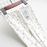 Бесплатные одиночные брюки с полным печатью луком