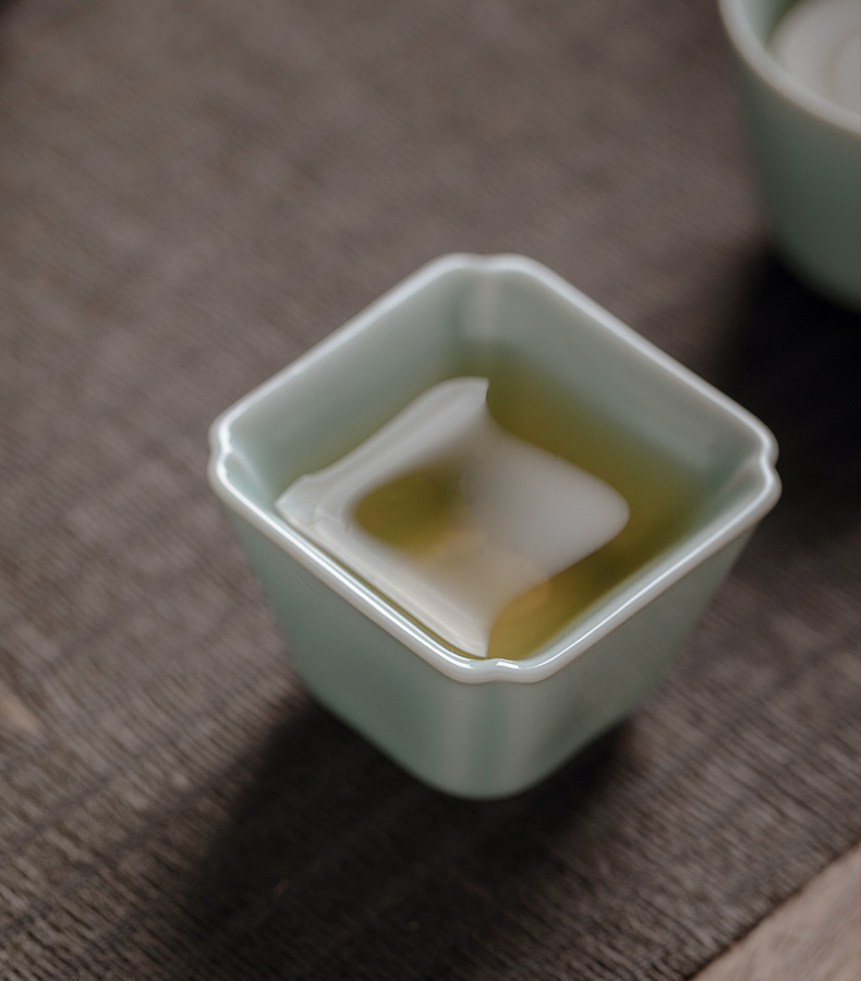 Jingdezhen ceramic kung fu tea tea cup single CPU master cup longquan celadon single small tea cup