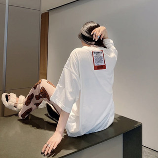 2024 New White Short-Sleeved T-Shirt for Women, Summer Unisex Style with Red Label Patch on the Back, Trendy Brand, Mid-Length, Loose Half-Sleeve