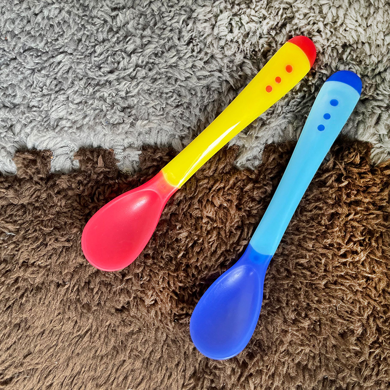Silicone cutlery anti-break small spoon children baby eat rush warm soup spoon newborn infant non-staple food feeding medicine spoon