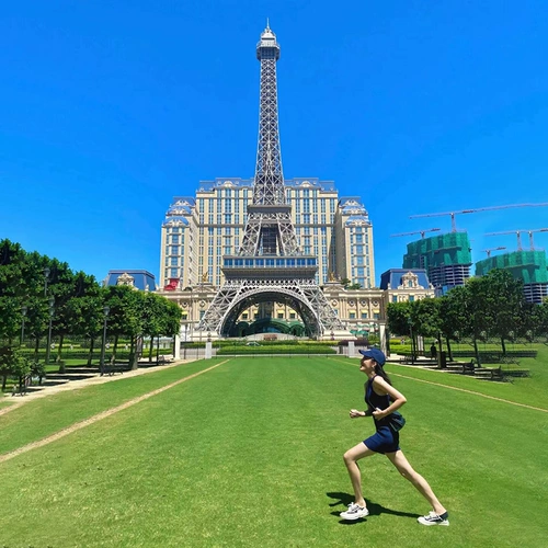 Пляжное платье, летнее трикотажное платье, юбка, изысканный стиль, с акцентом на бедрах, эффект подтяжки