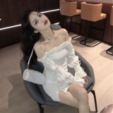 Дизайнерская сексуальная юбка, белое сексуальное платье, изысканный стиль, в обтяжку, с акцентом на бедрах, открытые плечи