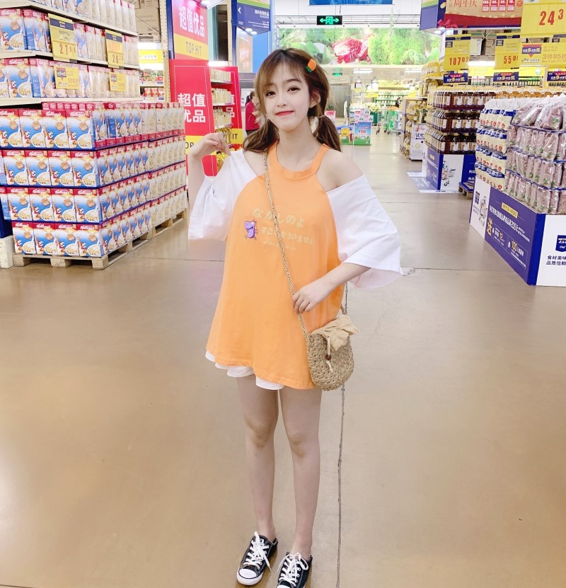 VK旗艦店 韓系寬鬆露肩拼接袖印花短袖上衣