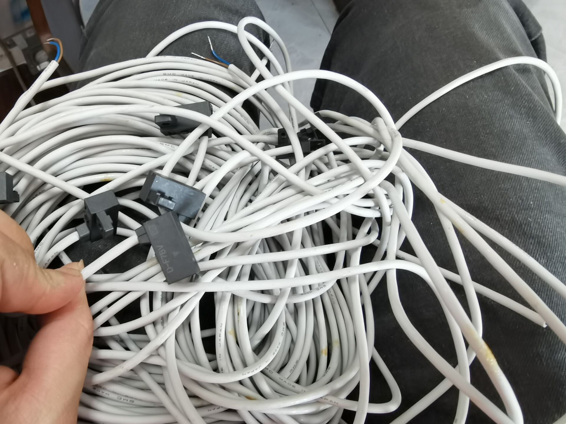 Brand new original SMC magnetic switch D-F7BVL 3 m long line fake one penalty ten