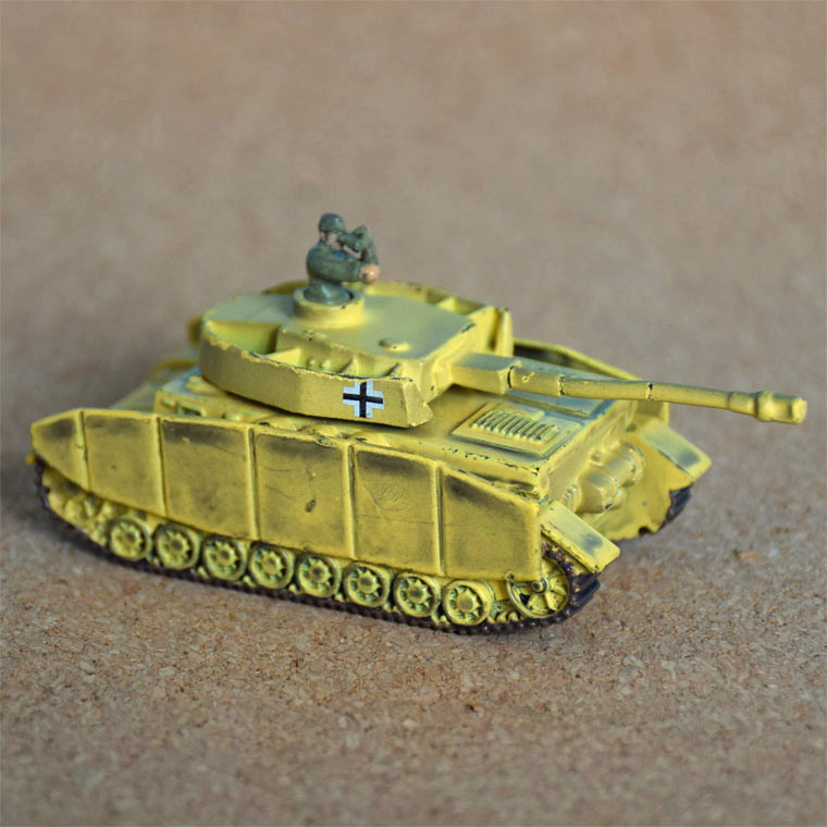 WIZARDS WIZARDS Table Tour Model Axis and Allied Tank (defective in the cannon)