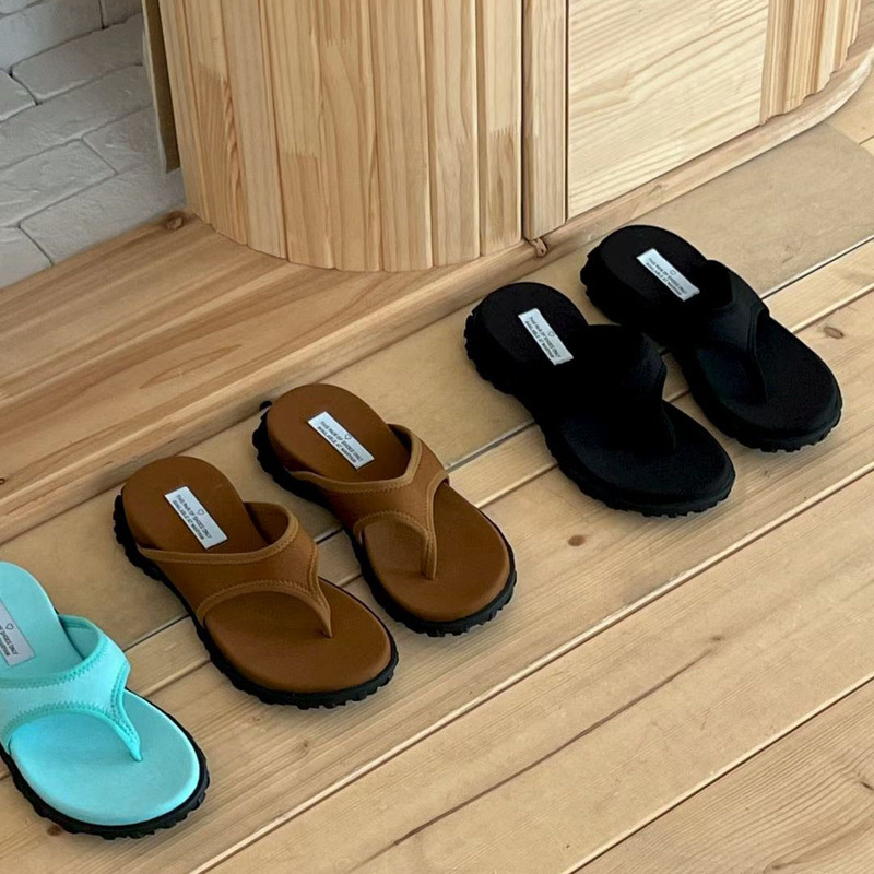 Han Xiaoa's Unique Thick-Soled Non-Slip Vacation Flip-Flops, Sandals, Beach Shoes 2026 Dongdaemun