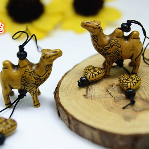 Xinjiang tourist souvenir Huyangmu camel mobile phone keys to decorate desert characteristic handicraft