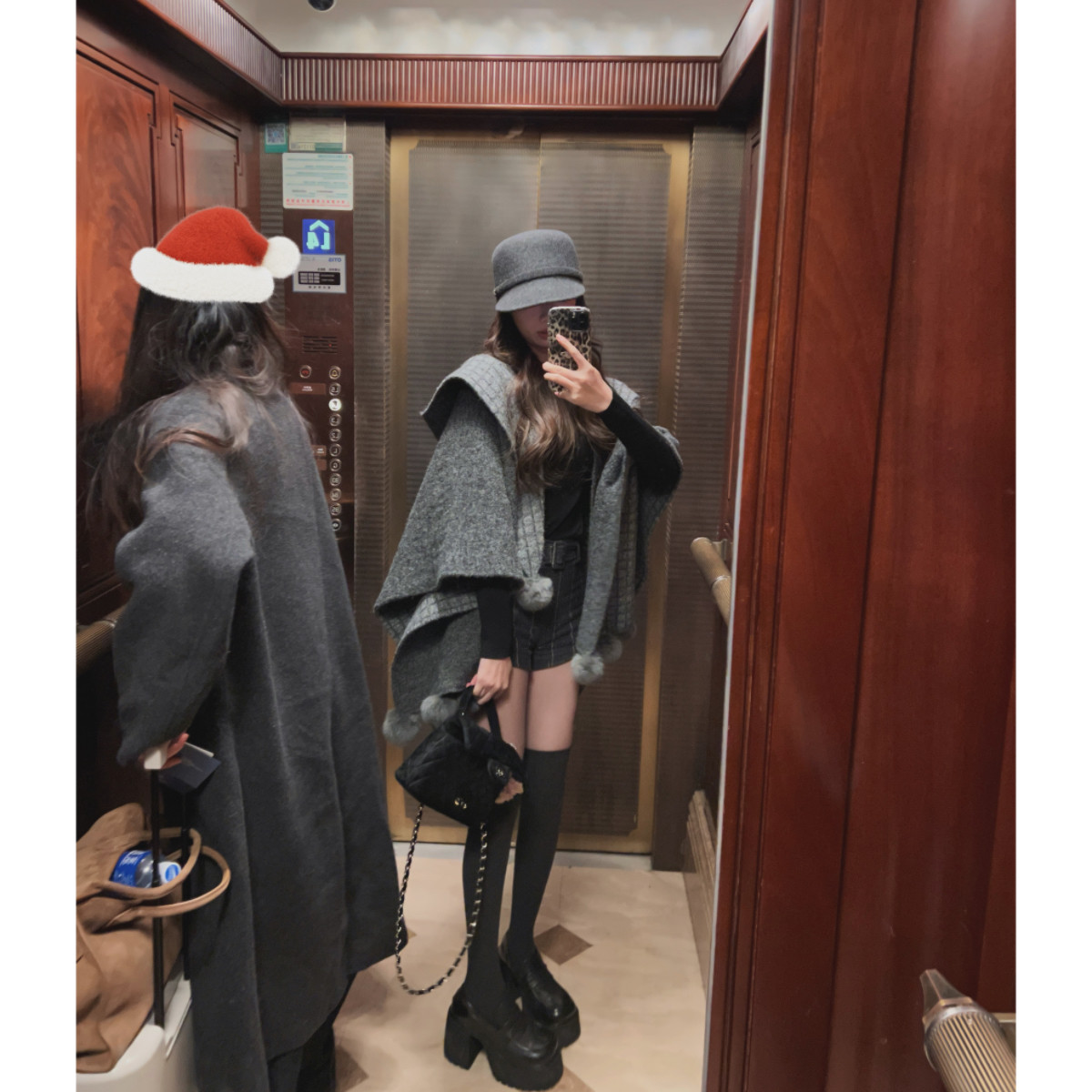 IN MIMIFACE Double-sided color-blocked hooded cape, irregular A-line silhouette, versatile and stylish knitted shawl.