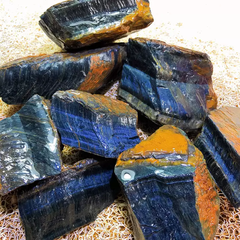 6A级蓝虎眼石原石摆件天然蓝鹰眼石吊坠木变石玉手镯毛料