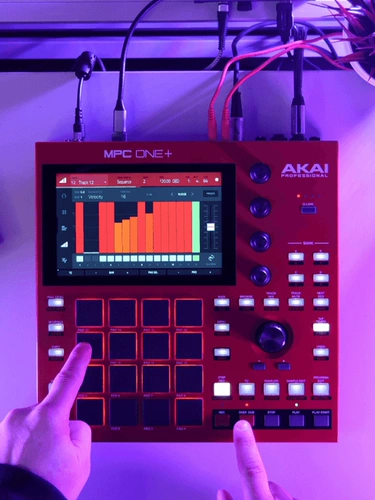 Akai Mpc One Retro Gold Music Production Live Performance Trap Workstation Brummer Synthesizer