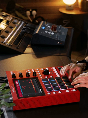 Akai Mpc One Retro Gold Music Production Live Performance Trap Workstation Brummer Synthesizer