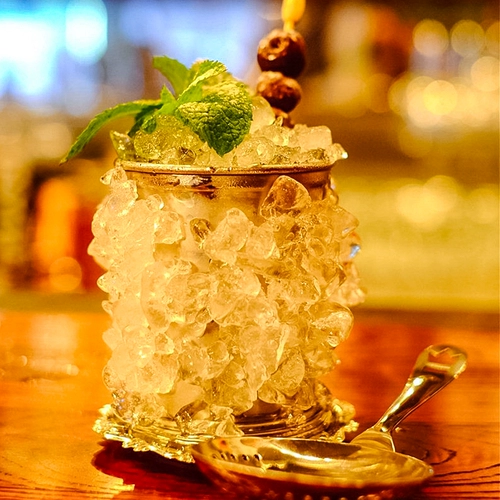 Бар легендарный бармен