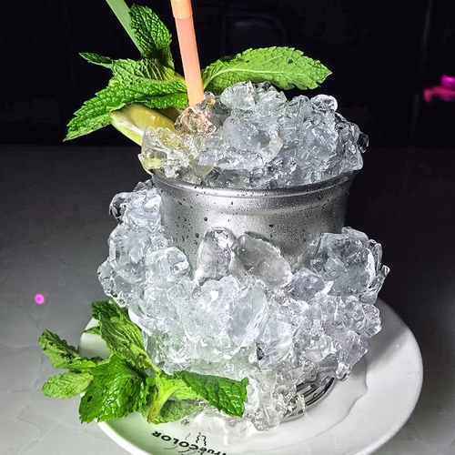 Бар легендарный бармен