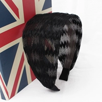 Черная волнистая пряжа