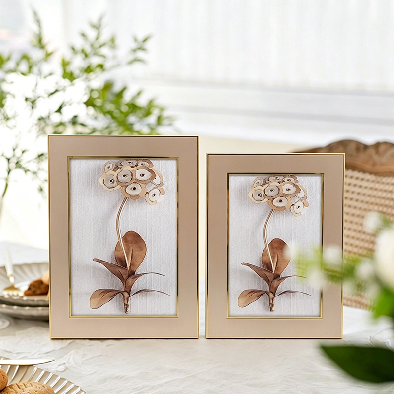 Simple and Luxurious Photo Frame Display Stand 6inch Empty Photo Frames 7inch Photo Printing High-End Modern Metal Picture Frame Ornament