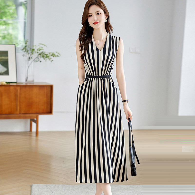 Fashionable Striped Dress, Feminine and High-End, New Summer Style, Sleeveless, Waist-Cinching, Tie-Up, Slimming, Mid-Length Dress