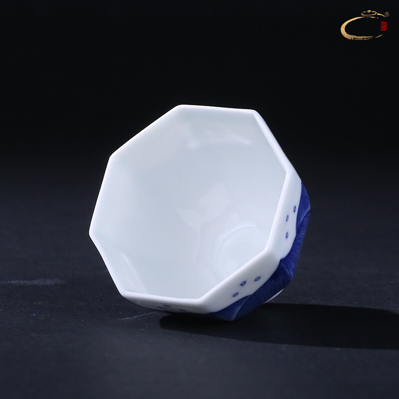 Jingdezhen blue and white net lotus and auspicious pure manual master cup eight square cup kung fu tea cup hand - made sample tea cup