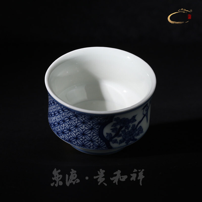 Jingdezhen blue and white cup and cheung blue window painting of flowers and a cup of pure manual master cup single CPU hand - made sample tea cup
