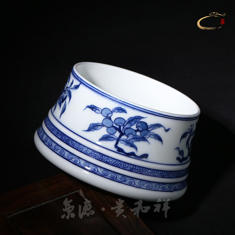 Jingdezhen and auspicious checking blue and white four fruit cup kung fu masters cup cup single CPU hand - made sample tea cup
