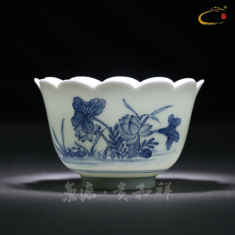 Guests pantone auspicious fight scene lotus cup sample tea cup of blue and white porcelain single CPU hand - made white porcelain keller cup host