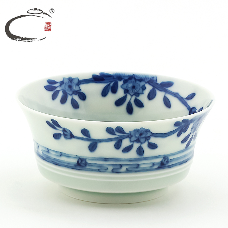 Jingdezhen blue and white the fallen petal sentient beings and auspicious cup hand - made ceramic sample tea cup kung fu tea cup to use single CPU