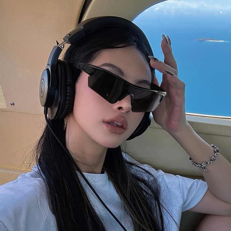 Snowy Sunglasses Female integrated lenses Outdoor Riding Mountaineering Goggles Windproof Sand Anti-Ultraviolet Sunglasses Lady-Taobao