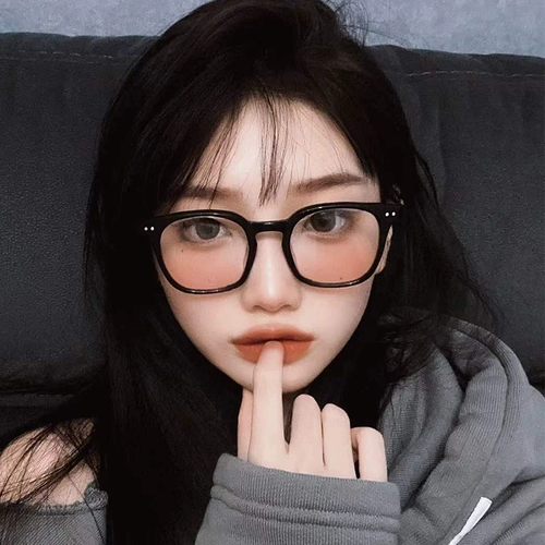 Румяна для женщин в том же стиле, что и Douyin Xiaohongshu, черная оправа без макияжа, глаза могут быть оснащены градиентной пудрой для близорукости, чтобы предотвратить синий свет