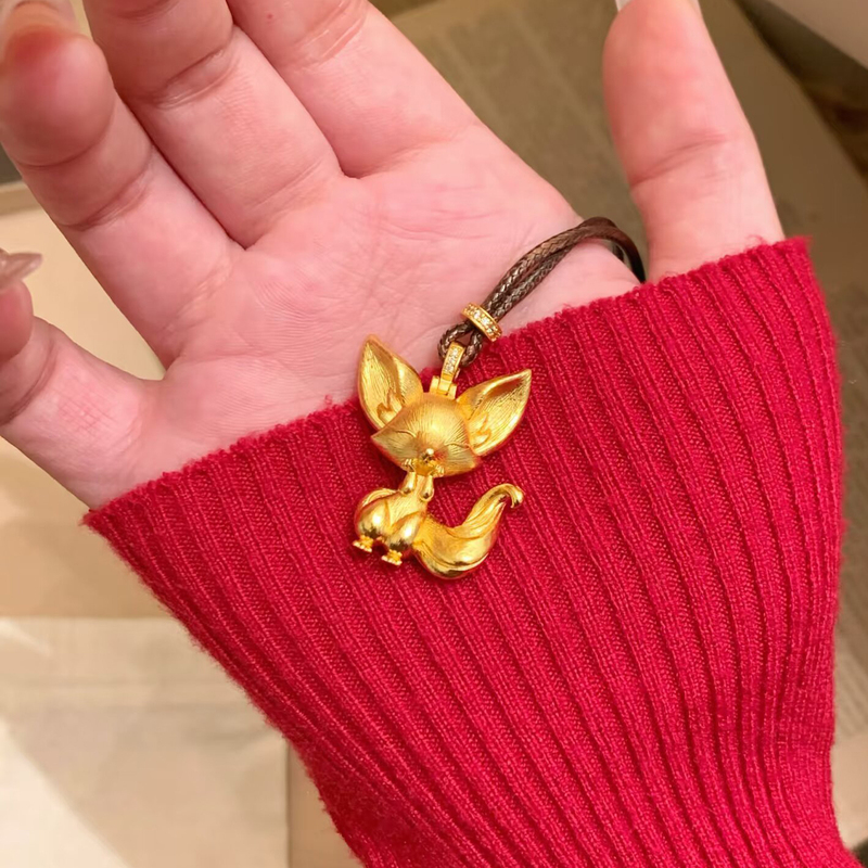 Gold-Colored Brushed Fox Pendant, Solid Vintage High-End Velvet Fox Pendant with Braided Rope Sweater Chain Gift