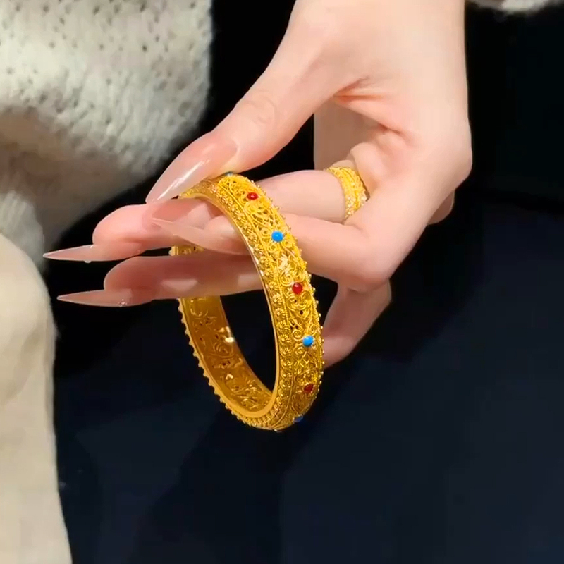New Chinese-Style Hollow Filigree French Queen Bracelet for Women, Imitation Gold Solid Palace-Style Luxurious Tire Bracelet