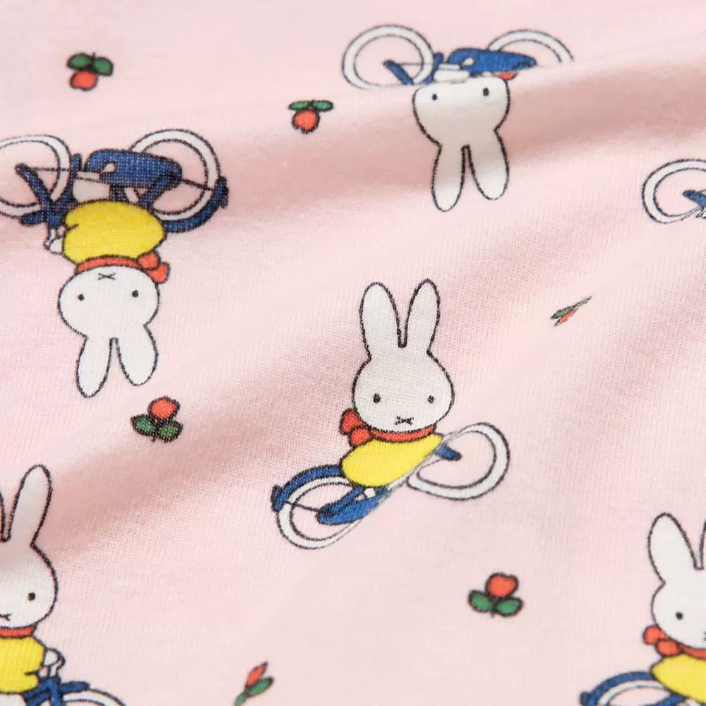 UNIQLO Детская UT Книга-рисунок кооперационная серия накидка для бедер длин sleeves 1-комплект 481845 478391