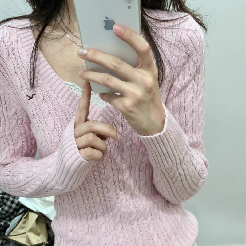 Retro Millennial Style Versatile Simple Embroidered Little Seagull Twist V-Neck Slimming Knitted Knitwear