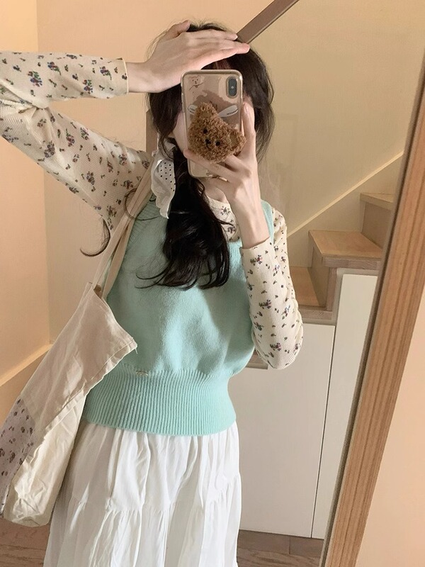 Sweet Layered Green Vest and Knitted Sweater Set, Spring and Autumn Inner Wear with Floral Base Shirt Top Two-Piece Set
