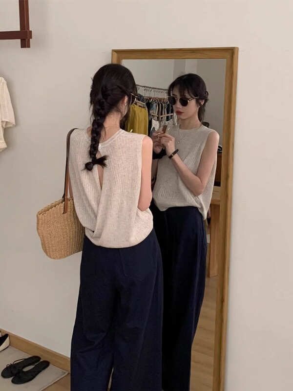 Ice Silk Knitted Vest for Women, Thin Summer Style, Can Be Worn with a Camisole, Loose-Fitting Small Waistcoat with Hollow Back, Sleeveless Top Ice Silk Knitted Vest for Women, Thin Summer Style, Can Be Worn with a Camisole, Loose-Fitting Small Waistcoat with Hollow Back, Sleeveless Top
