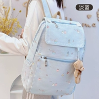 Светло -голубой медведь висеть