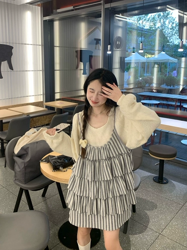 Классическое трикотажное платье, юбка